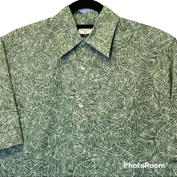 Green Go Barefoot Hawaiian shirt - Picture 2 of 4